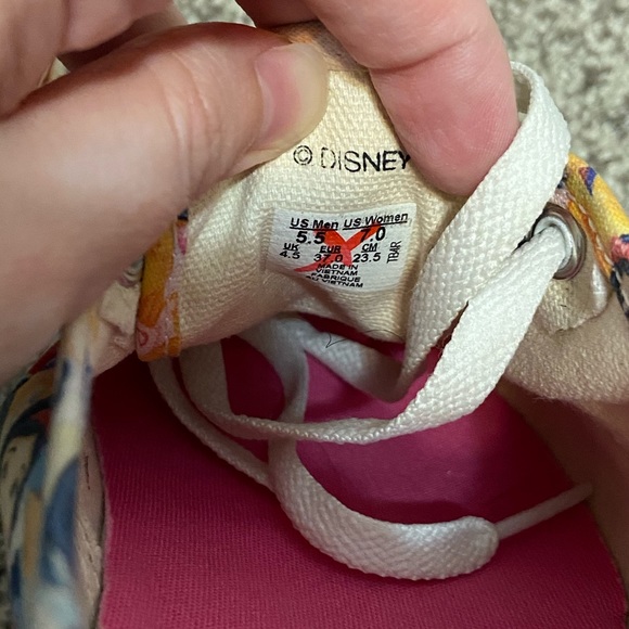 ⛔️SOLD⛔️Disney Princess Vans - Picture 3 of 4